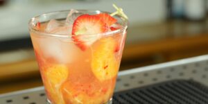 INCRÍVEL SAQUERINHA COM TANGERINA, MORANGO E GENGIBRE!!