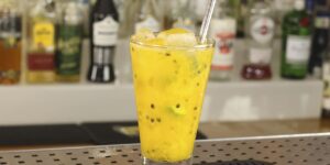 Caipirinha de Manga com Maracujá