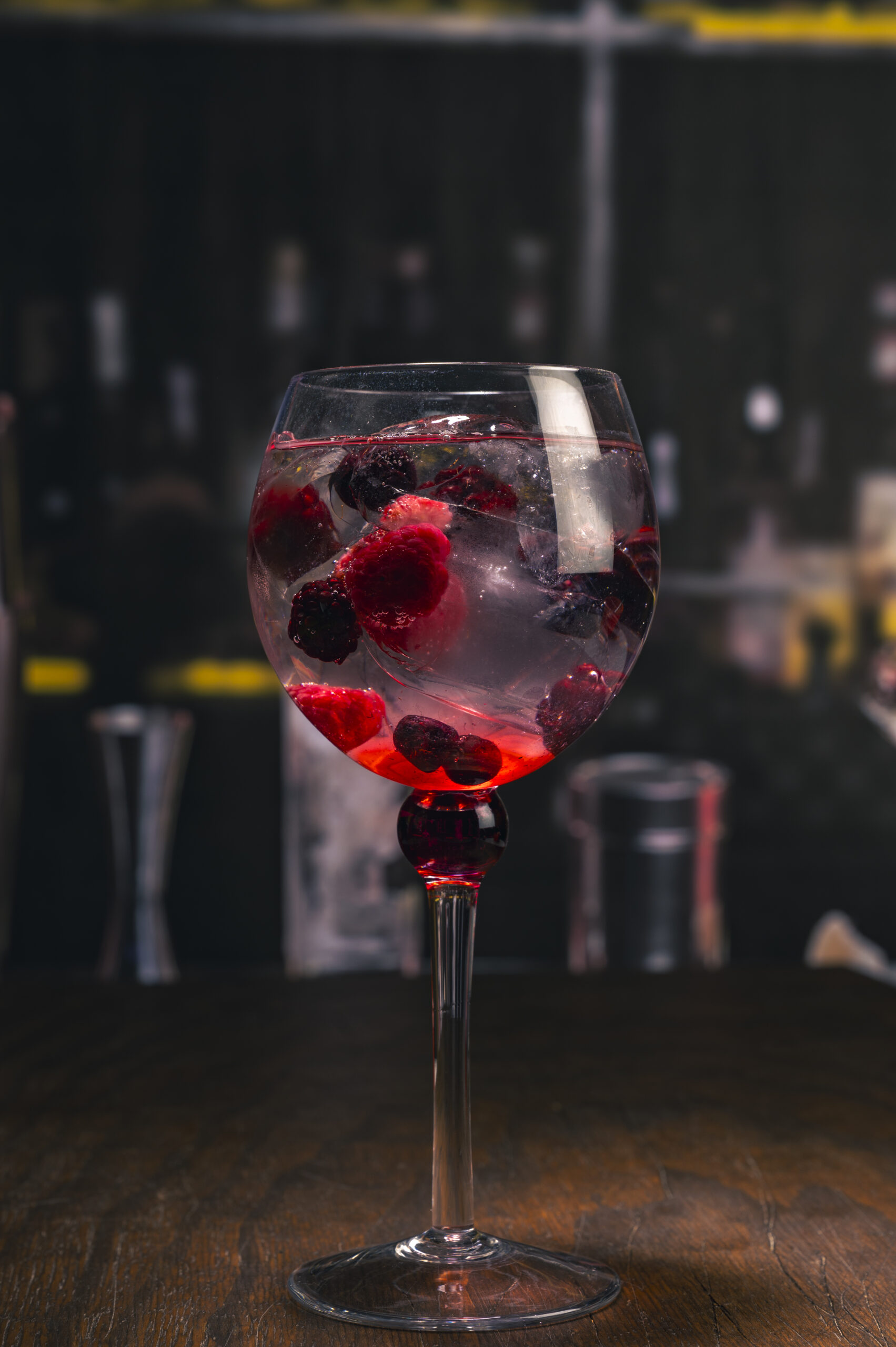 garnished-cocktails-lined-up-on-a-bar-2026-03-25-06-03-58-utc